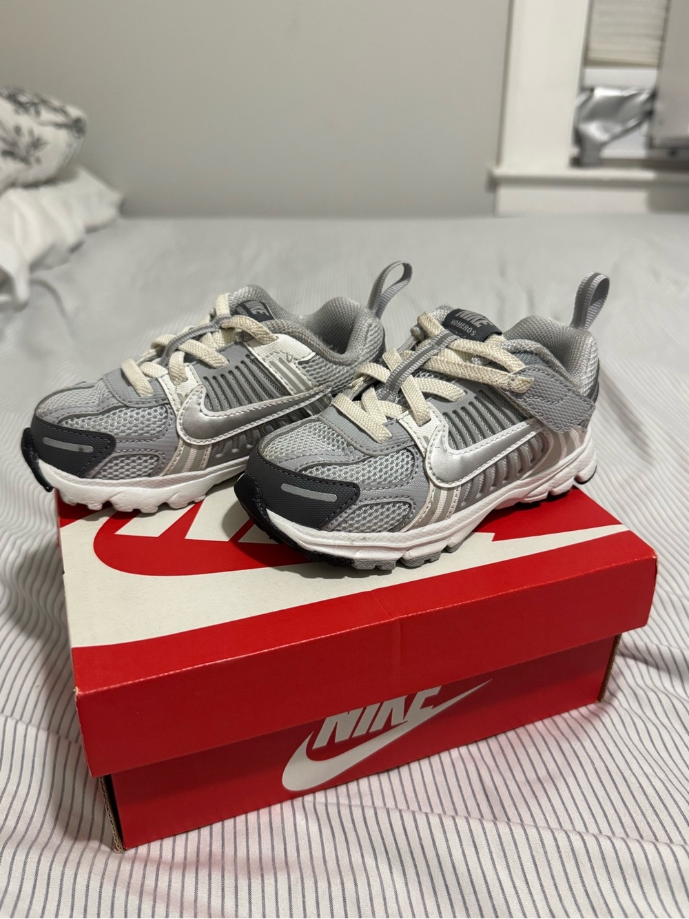 Nike Vomero 5 (TD) Metallic Silver Toddlers' Sneakers comes w original box